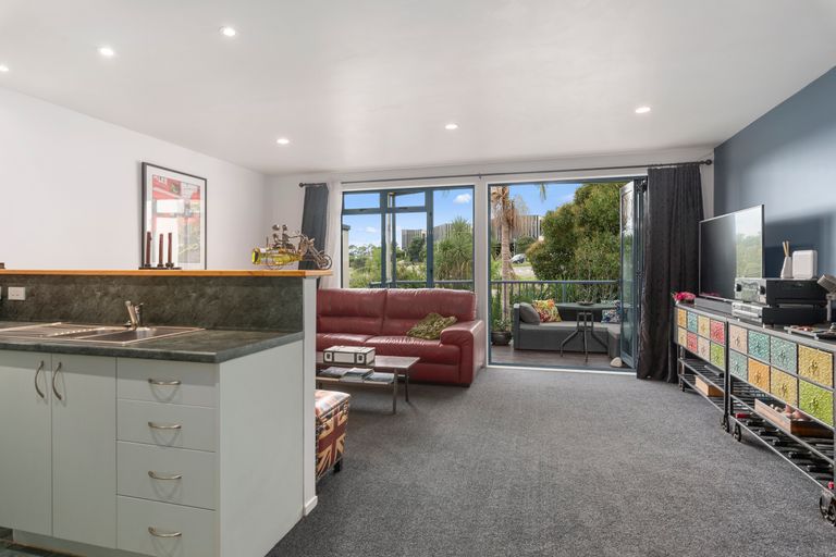 Photo of property in 6/6-8 Pannill Place, Oteha, Auckland, 0632