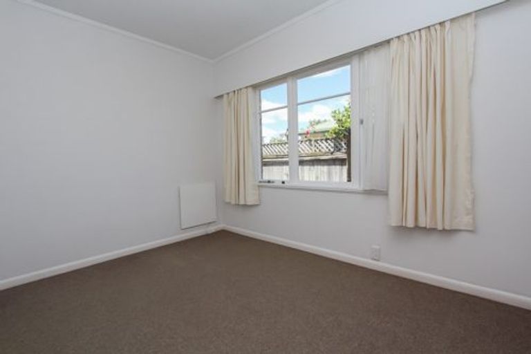 Photo of property in 18 Oxford Street, Fairfield, Hamilton, 3214