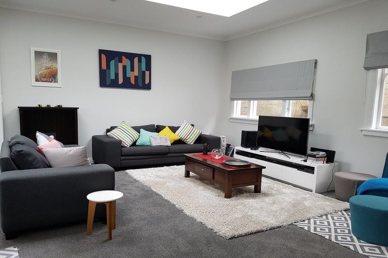 Photo of property in 17 Garfield Street, Brooklyn, Wellington, 6021