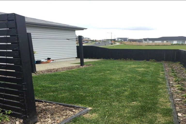 Photo of property in 35 Syd Grant Crescent, Orewa, 0931