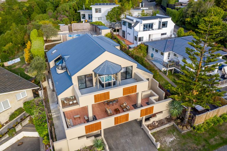 Photo of property in 30 Takahe Drive, Cashmere, Christchurch, 8022