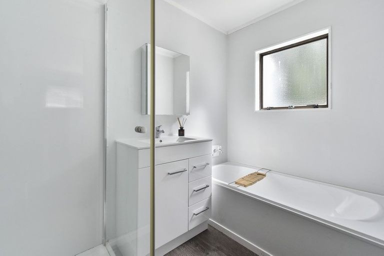 Photo of property in 12 Seaward Place, Wattle Downs, Auckland, 2103