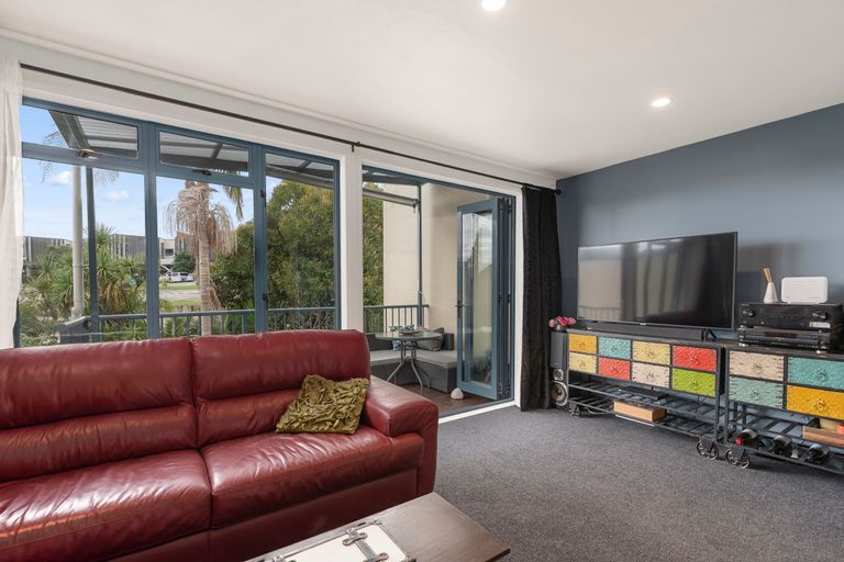 Photo of property in 6/6-8 Pannill Place, Oteha, Auckland, 0632