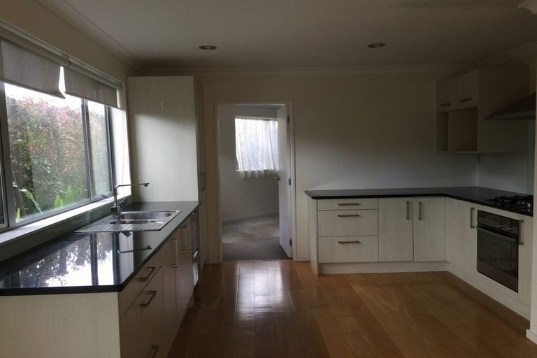 Photo of property in 8a The Rosebowl, Sunnyhills, Auckland, 2010