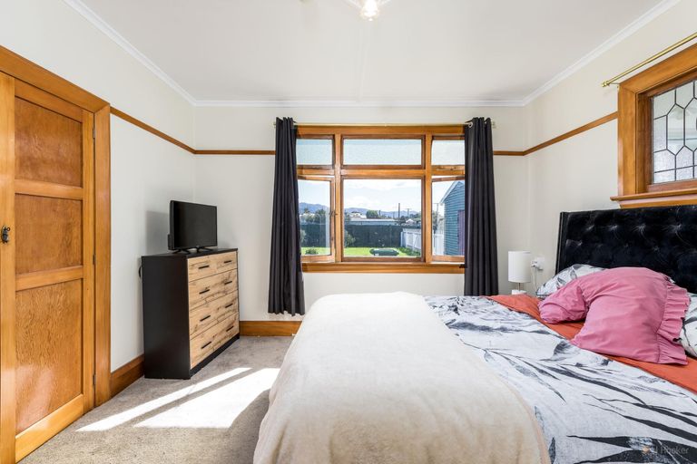 Photo of property in 1 Maude Street, Waimate, 7924
