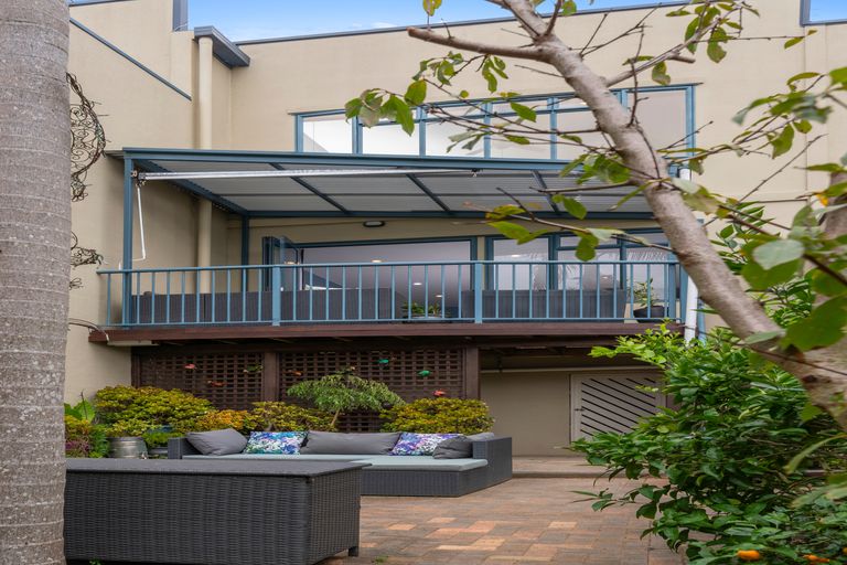 Photo of property in 6/6-8 Pannill Place, Oteha, Auckland, 0632