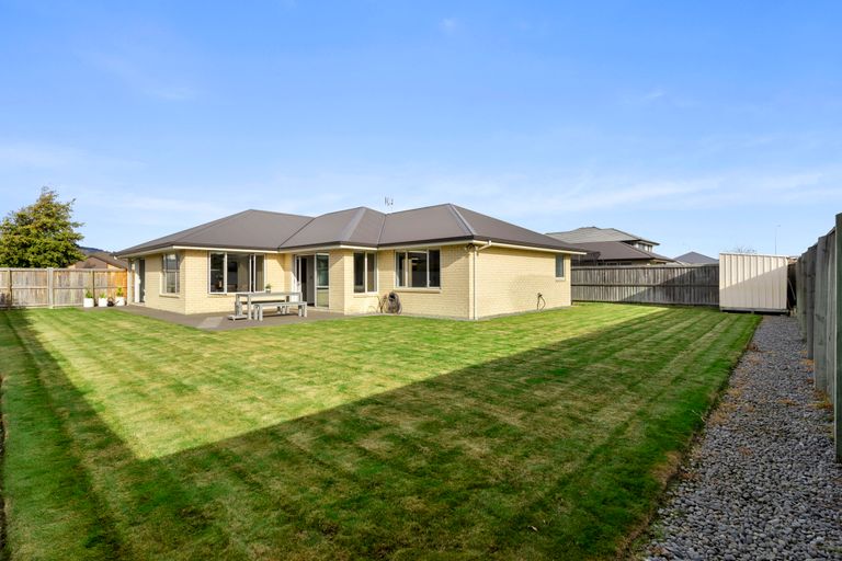 Photo of property in 35 Mariposa Crescent, Aidanfield, Christchurch, 8025