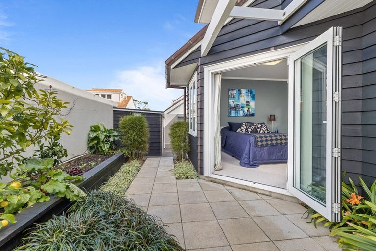 Photo of property in 5a Marine Terrace, Bayswater, Auckland, 0622
