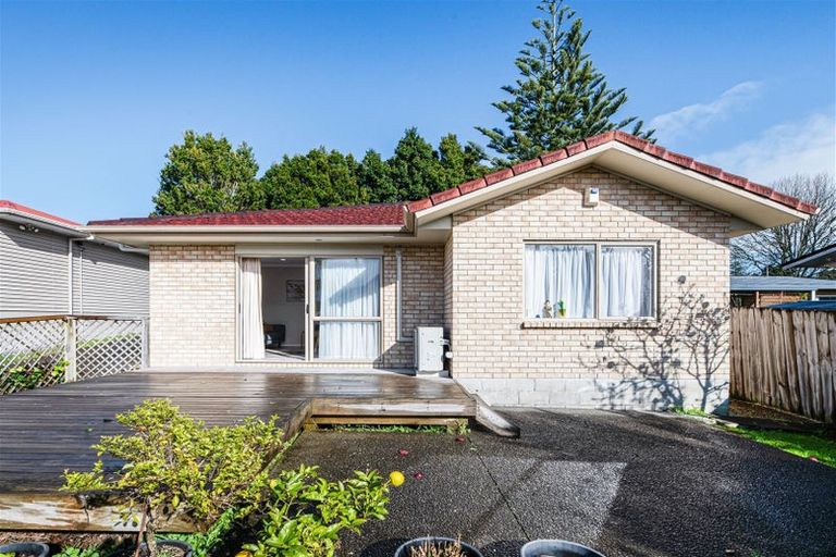 Photo of property in 345a Triangle Road, Massey, Auckland, 0614