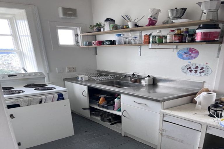 Photo of property in 76a Kelburn Parade, Kelburn, Wellington, 6012