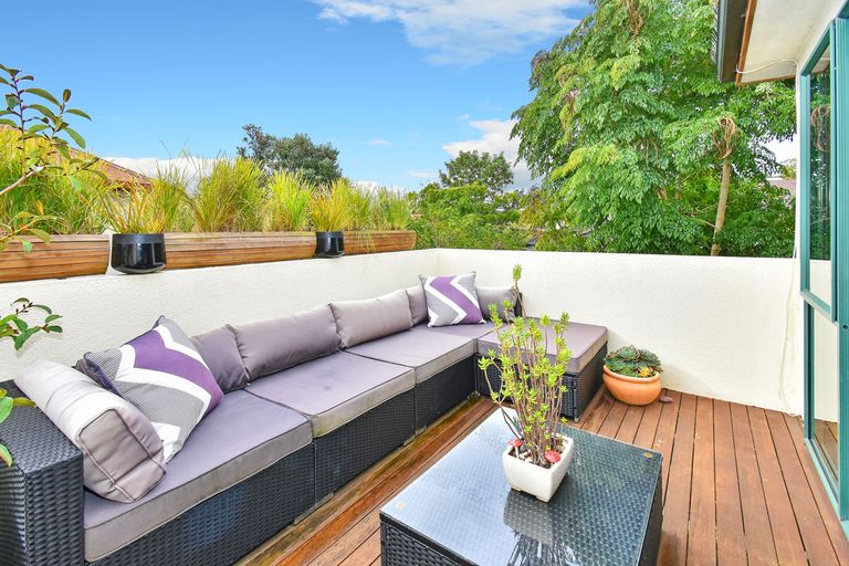 Photo of property in 1/10 Hilltop Road, Clover Park, Auckland, 2019