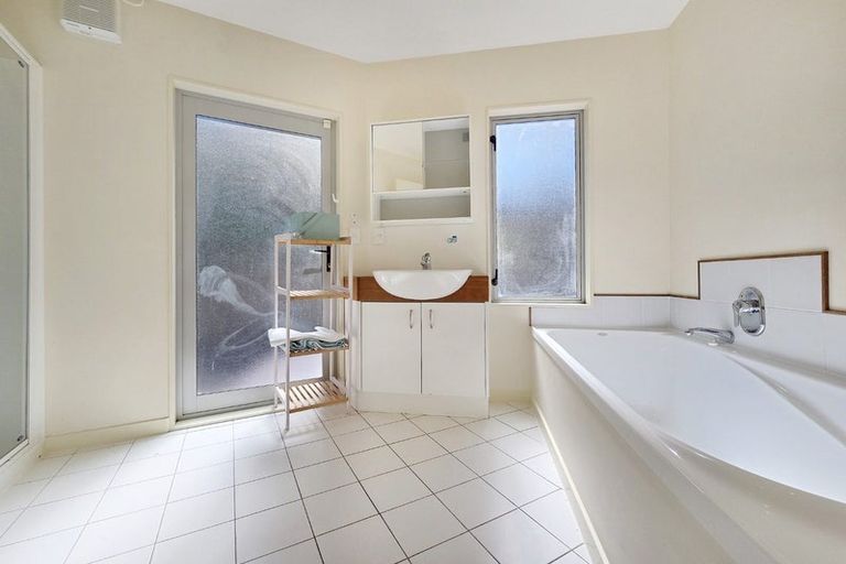 Photo of property in 16 Forsyth Grove, Brooklyn, Wellington, 6021