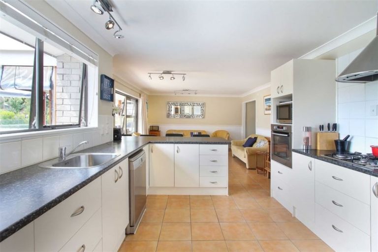 Photo of property in 33 Stella Drive, Clarks Beach, 2122