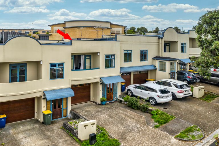 Photo of property in 6/6-8 Pannill Place, Oteha, Auckland, 0632