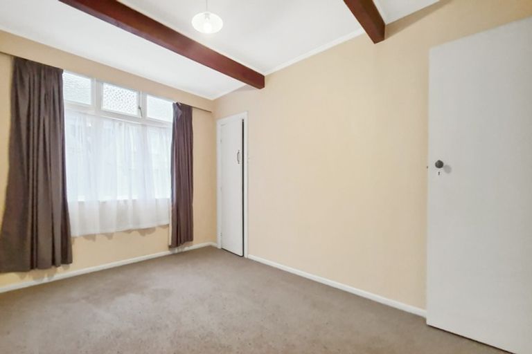 Photo of property in 8 Rixon Grove, Mount Victoria, Wellington, 6011