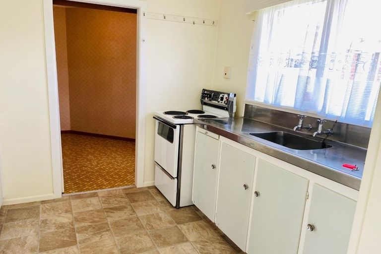 Photo of property in 9a Kirton Crescent, Manurewa, Auckland, 2102