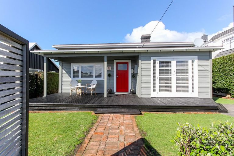 Photo of property in 31 Wallace Place, Westown, New Plymouth, 4310