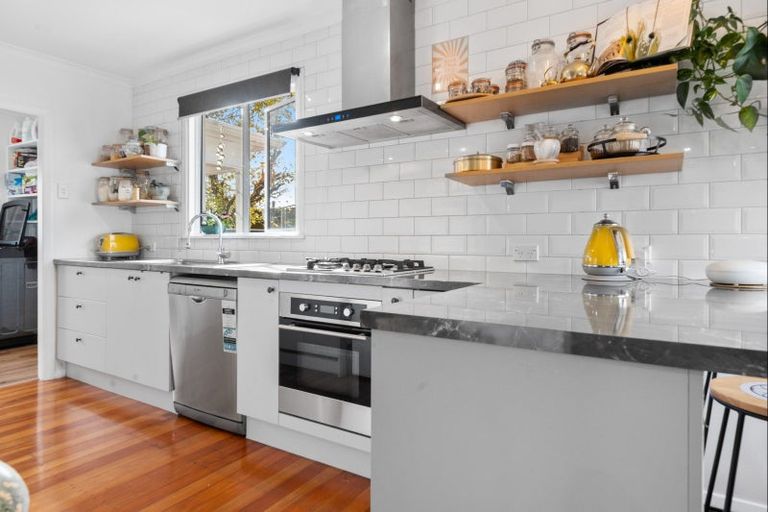 Photo of property in 2/5 Tokomaru Street, Welbourn, New Plymouth, 4312