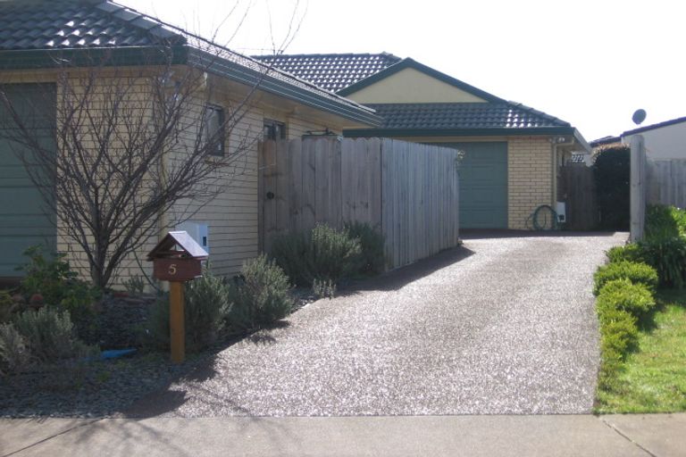 Photo of property in 5 Boderg Way, East Tamaki, Auckland, 2016