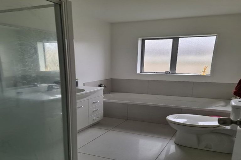 Photo of property in 23 Kotuku Crescent, Takanini, 2112