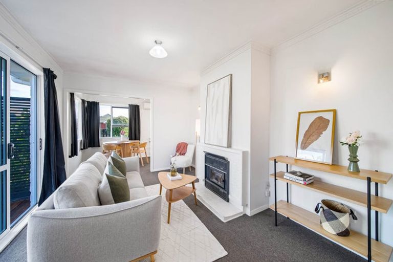 Photo of property in 64 Farquhars Road, Redwood, Christchurch, 8051