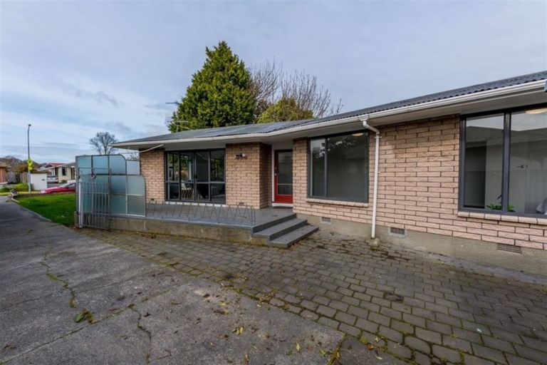Photo of property in 6 Gladson Avenue, Sockburn, Christchurch, 8042