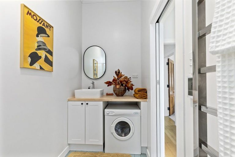 Photo of property in 32 Freeling Street, Island Bay, Wellington, 6023