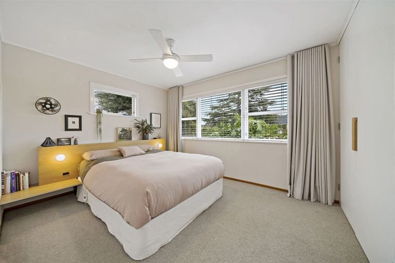 Photo of property in 10 Taioma Crescent, Te Atatu Peninsula, Auckland, 0610