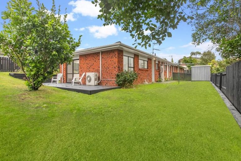 Photo of property in 2/303a Great North Road, Henderson, Auckland, 0612