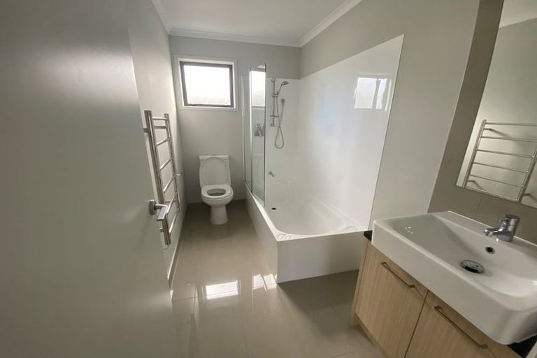 Photo of property in 8 Lane Cameron Place, Flat Bush, Auckland, 2019
