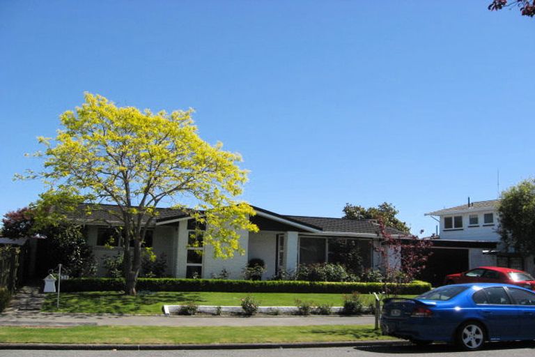 Photo of property in 23 Oakfield Street, Burnside, Christchurch, 8053