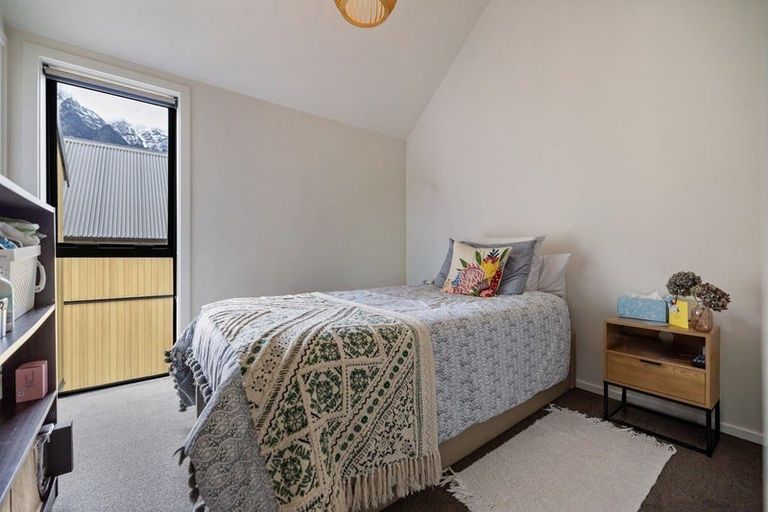 Photo of property in 62 Casterway Crescent, Jacks Point, 9371