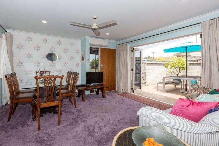 Photo of property in 17 Puketapu Road, Taradale, Napier, 4112