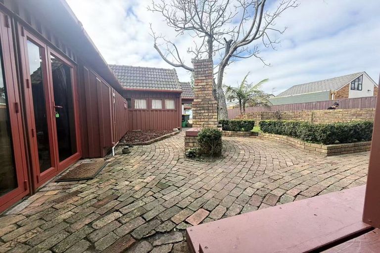 Photo of property in 7b The Esplanade, Eastern Beach, Auckland, 2012