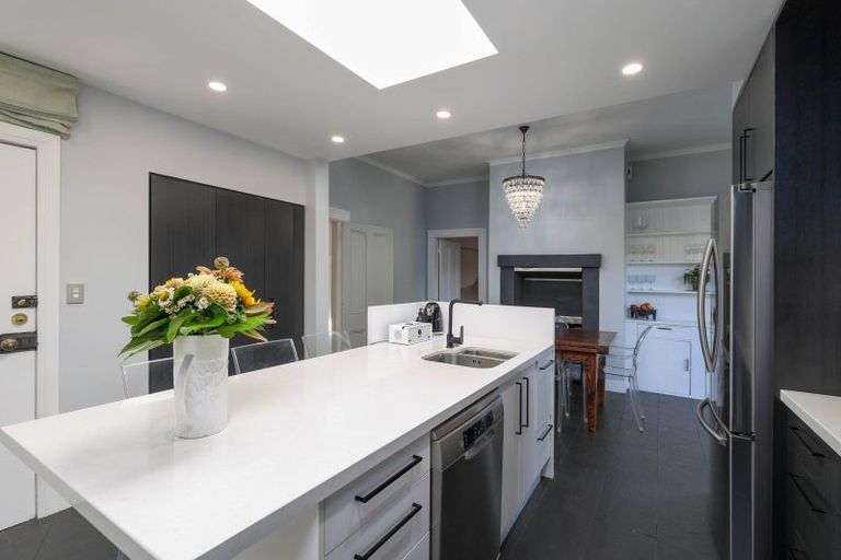 Photo of property in 359 Hardy Street, Nelson, 7010