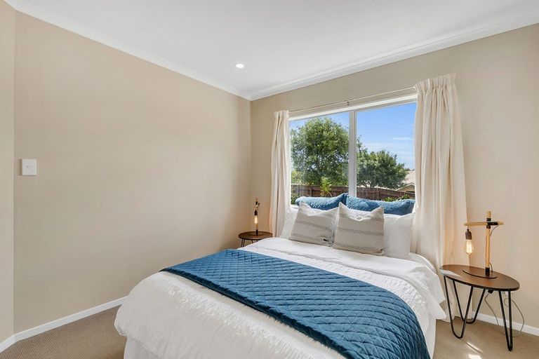 Photo of property in 2 Catlins Glen, Aotea, Porirua, 5024