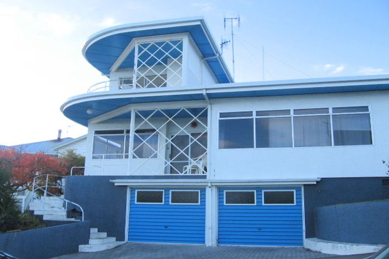 Photo of property in 121 Chaucer Road, Hospital Hill, Napier, 4110