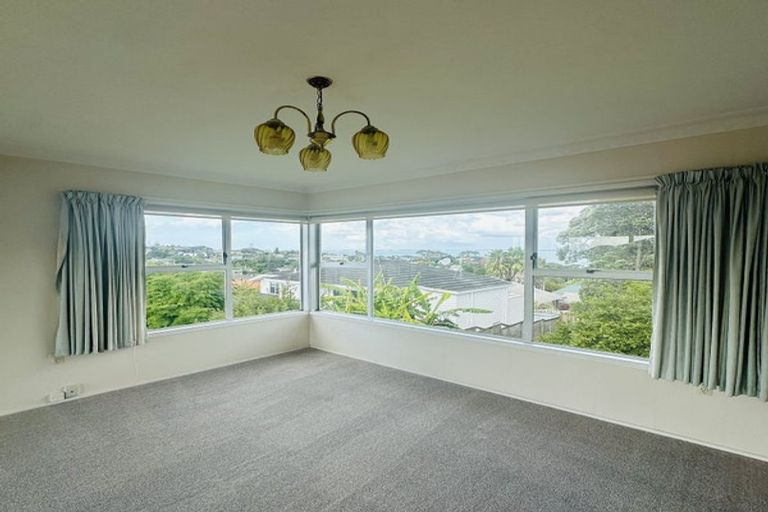 Photo of property in 17 Toroa Street, Torbay, Auckland, 0630