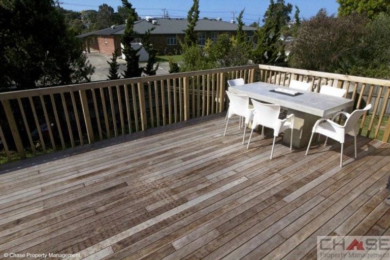 Photo of property in 16a Holiday Road, Stanmore Bay, Whangaparaoa, 0932
