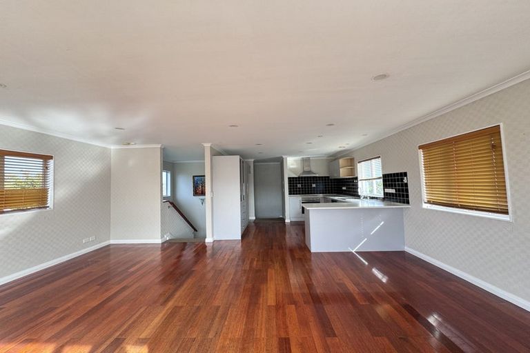 Photo of property in 286 East Coast Road, Forrest Hill, Auckland, 0620