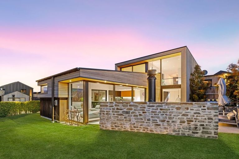 Photo of property in 37 Mount Nicholas Avenue, Wanaka, 9305