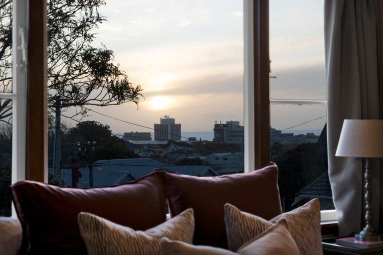 Photo of property in 39 Cameron Street, New Plymouth, 4310