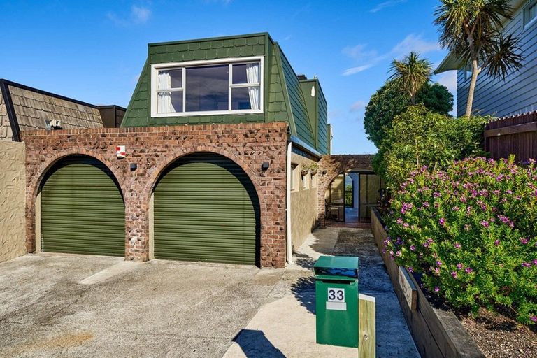 Photo of property in 33 Acacia Avenue, Maungaraki, Lower Hutt, 5010