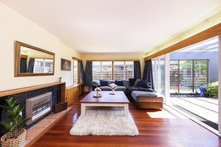 Photo of property in 562 Featherston Street, Roslyn, Palmerston North, 4414