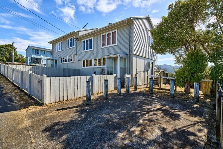 Photo of property in 3-5 York Place, Cannons Creek, Porirua, 5024