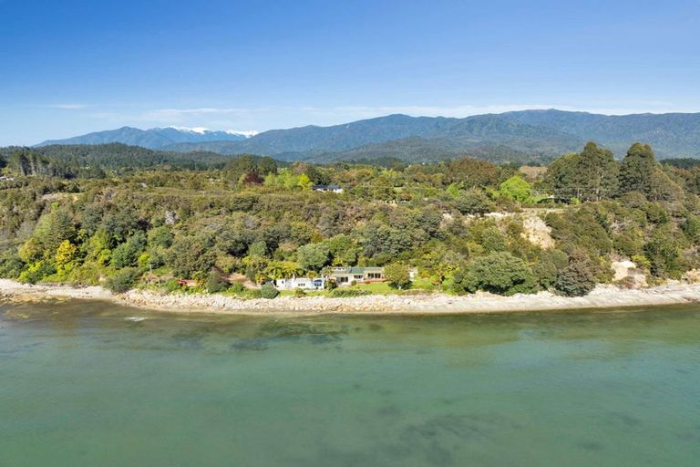 Photo of property in 172 Rangihaeata Road, Rangihaeata, Takaka, 7182