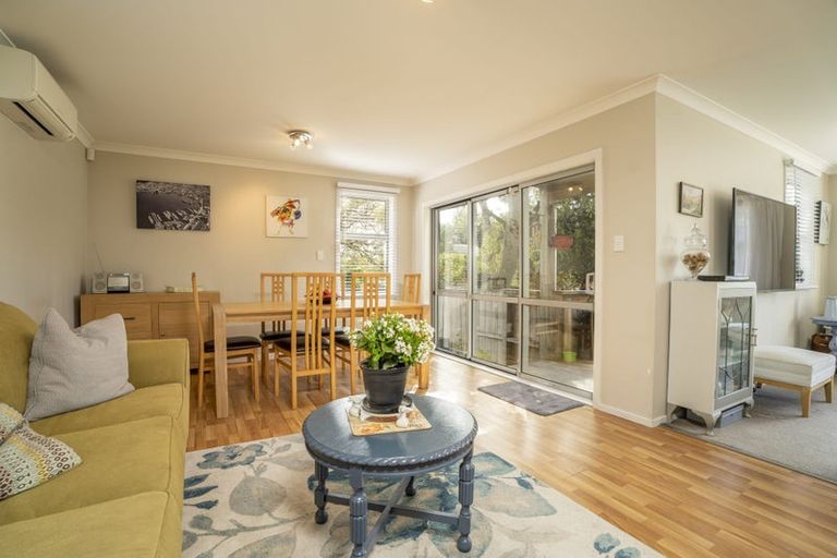 Photo of property in 107 Kenmore Street, Newlands, Wellington, 6037