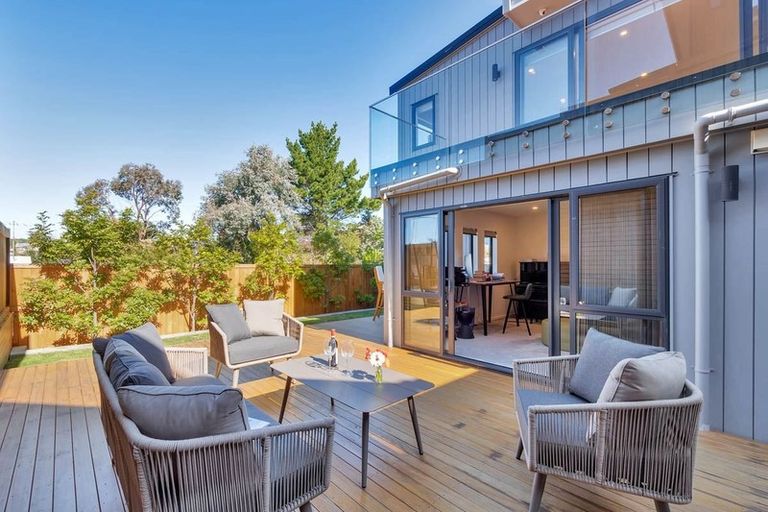 Photo of property in 73d East Coast Road, Castor Bay, Auckland, 0620