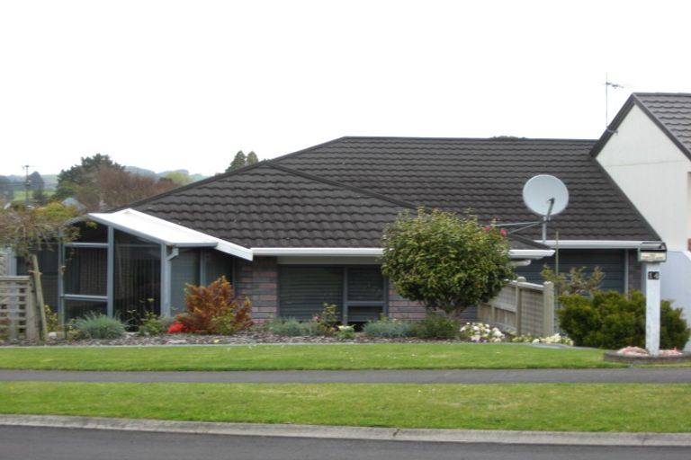 Photo of property in 14 Sandel Rise, Merrilands, New Plymouth, 4312