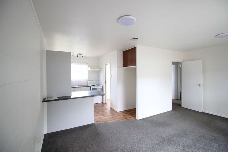 Photo of property in 2/587 Glenfield Road, Totara Vale, Auckland, 0629